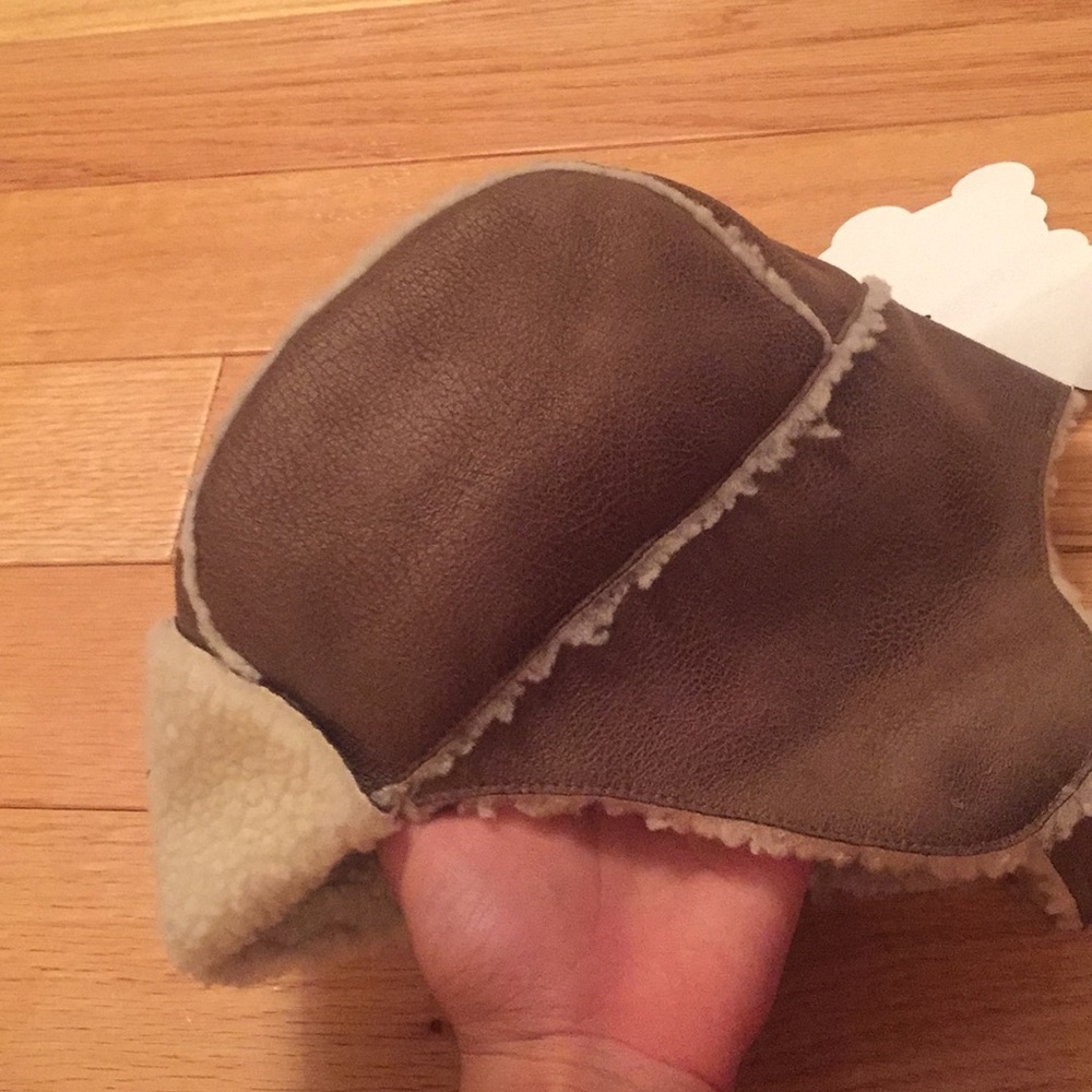 a winter hat - Picture 2 of 3